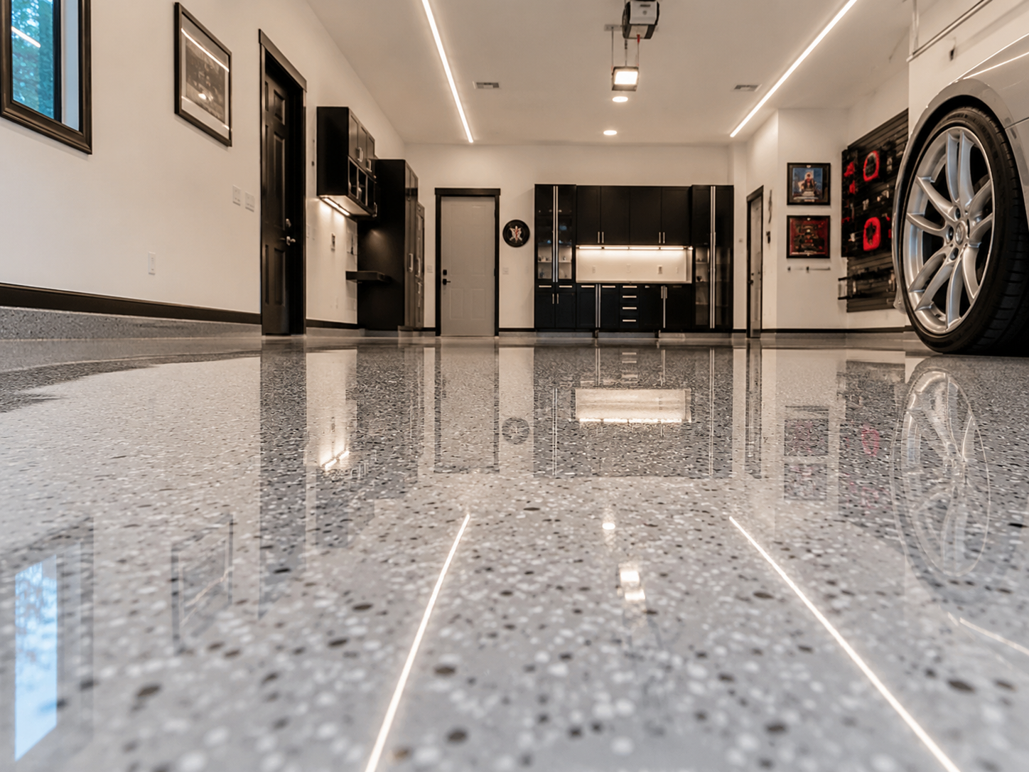 Polyaspartic topcoat application on epoxy floor